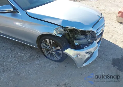 2018 Mercedes-Benz C 300 z USA, uszkodzony, nr VIN 55SWF4JB3JU247935